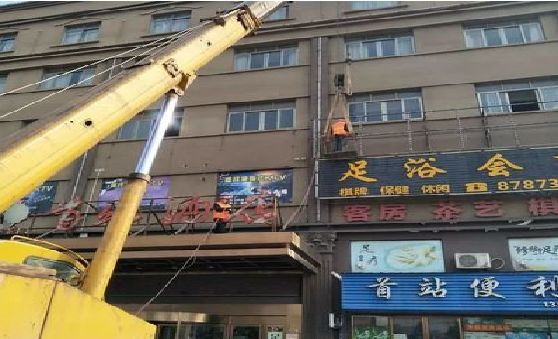 三台安装较高的门店招牌有什么好的方法？