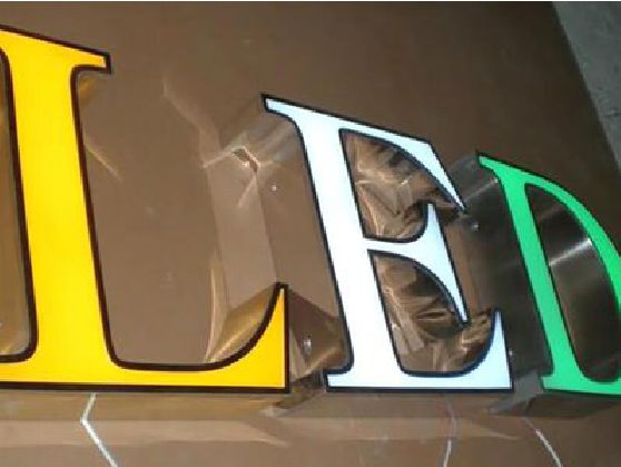 三台介绍LED招牌的基础知识。