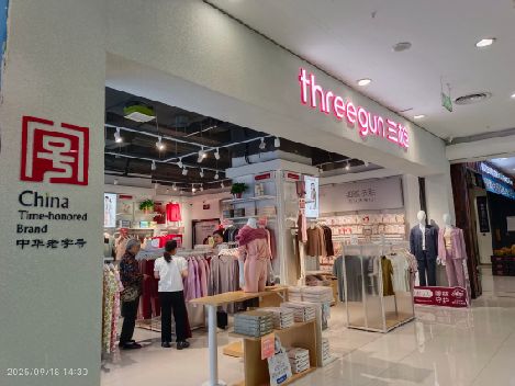 三台服装店招牌设计技巧。