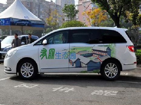 三台户外车贴喷绘如何保持效果?